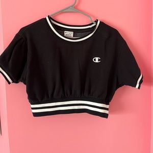 black cropped champion tee